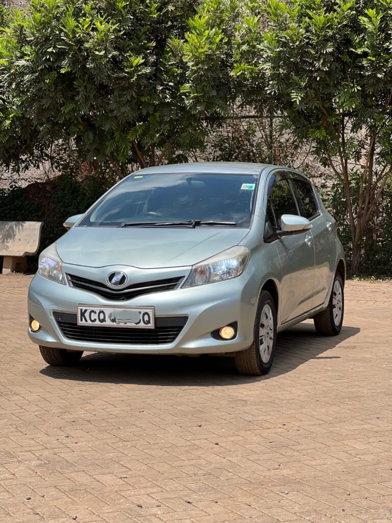 Toyota VITZ 2011