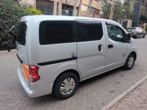 Nissan NV200 — photo 1