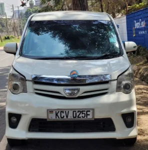 Toyota Noah — photo 9