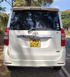Toyota Noah — photo 6