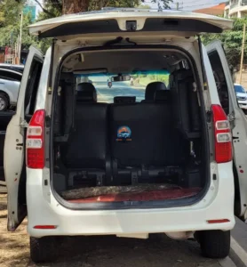 Toyota Noah — photo 7