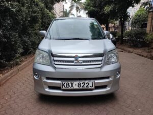 Toyota Noah — photo 12