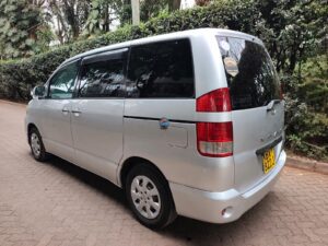 Toyota Noah — photo 16