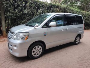 Toyota Noah — photo 15