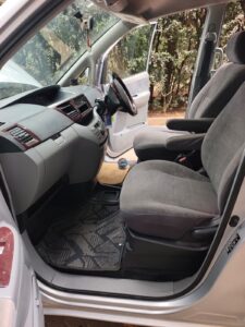 Toyota Noah — photo 11