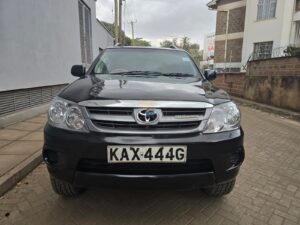 Toyota Fortuner — photo 6