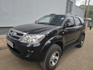 Toyota Fortuner — photo 7