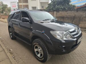 Toyota Fortuner — photo 8