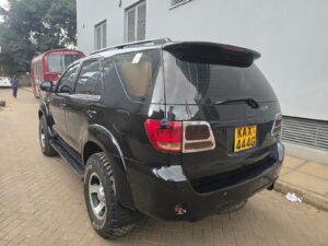 Toyota Fortuner — photo 5