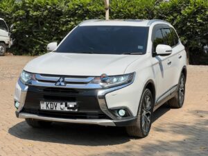 2016,Mitsubishi Outlander — photo 1
