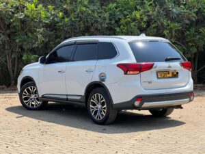 2016,Mitsubishi Outlander — photo 7