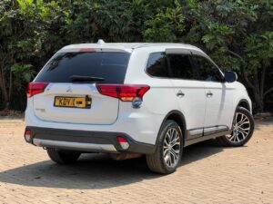 2016,Mitsubishi Outlander — photo 4