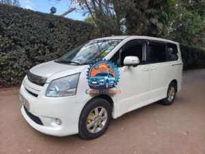 Toyota Noah — photo 8