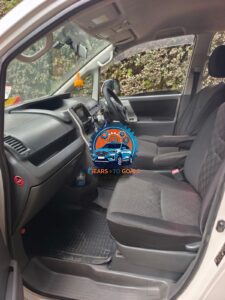 Toyota Noah — photo 3